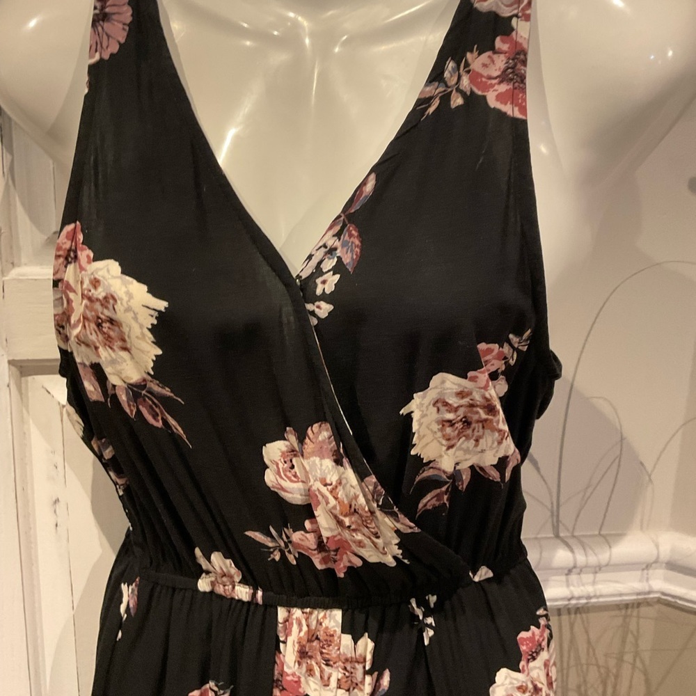 C Black Floral Shorts Romper with Train Size Small - Picture 3 of 10